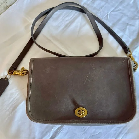 Vintage 90’s Coach Turn Lock- dark grey crossbody - Picture 3 of 10